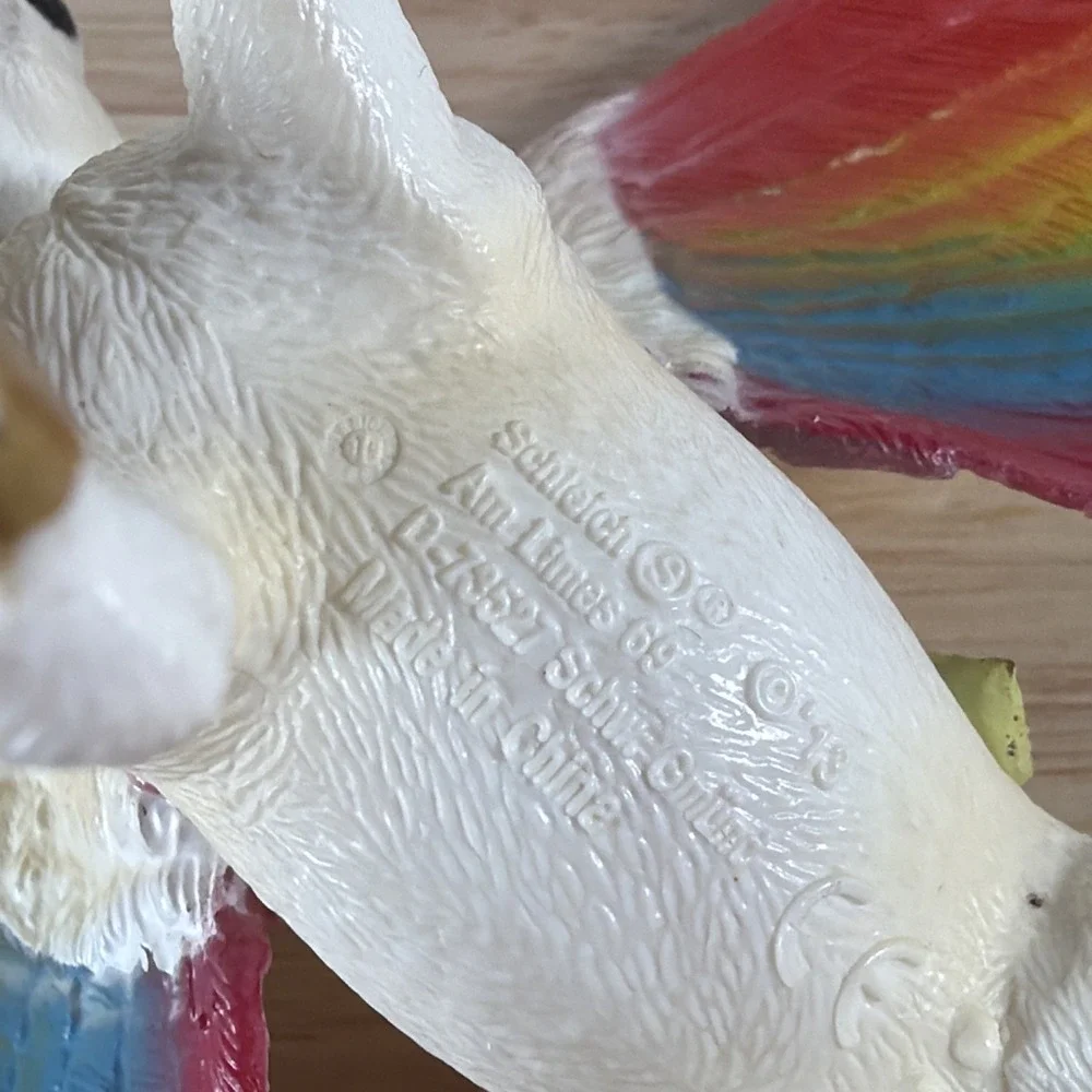 2013 Schleich Bayala Rainbow Winged Unicorn Pegasus Glitter Figurine Toy